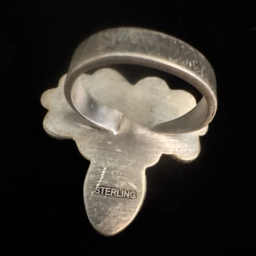 Elegant sterling Silver‎ and spiny oyster Women's Ring Native American made